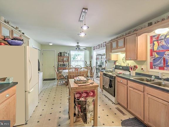 5th image of 933 Monmouth Ave