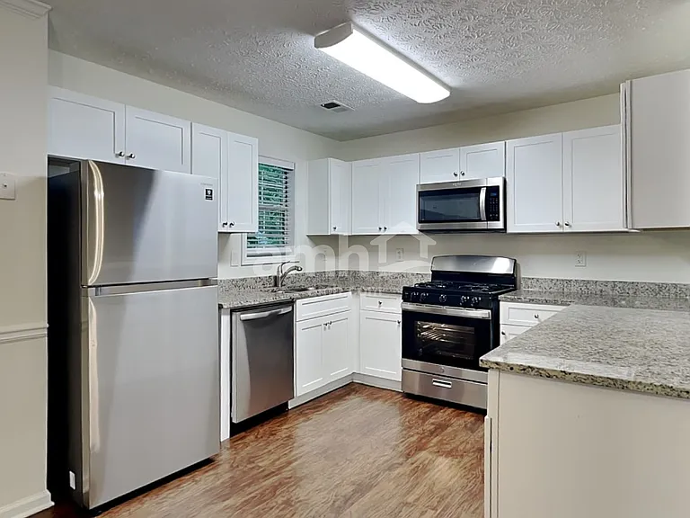 149 Waters Edge Dr — Photo 3