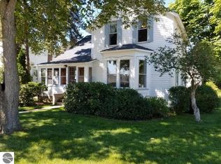 402 4th Ave, Tawas City, MI