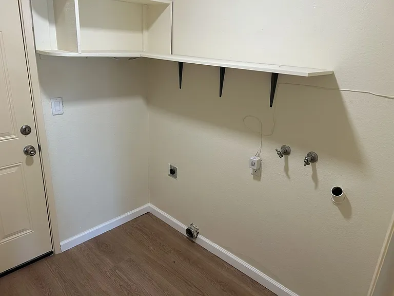 187 Fleet St — Photo 16