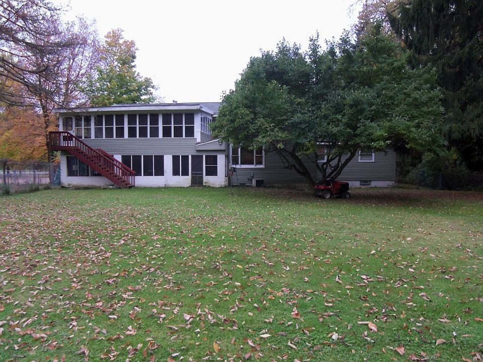 2nd image of 1115 Ravenna Rd