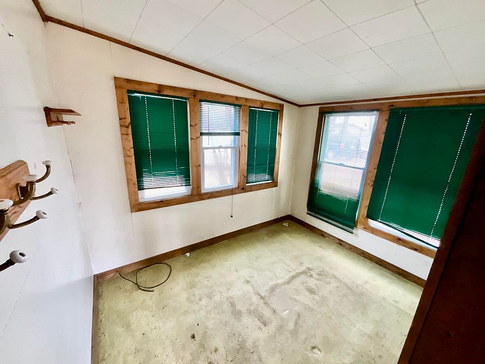 7th image of 6384 Charleen Ln