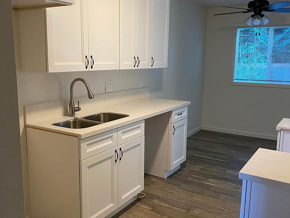 Kitchen / Dining Room / Quartz Countertops