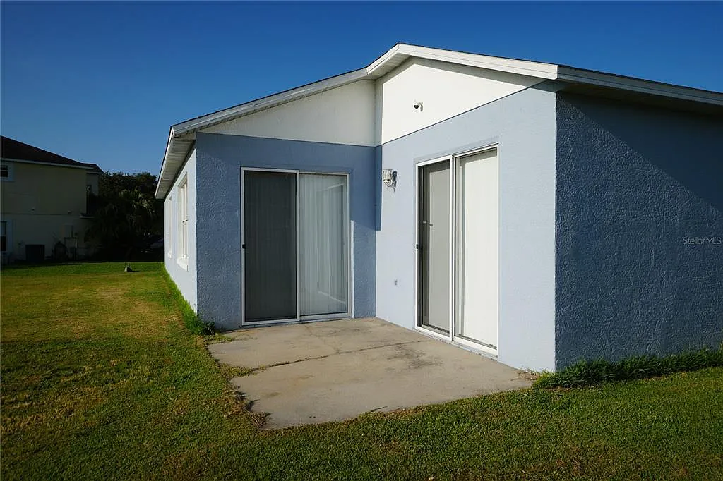 3 bed, 2.0 bath, 1554 sqft, $1,999 — Photo 2