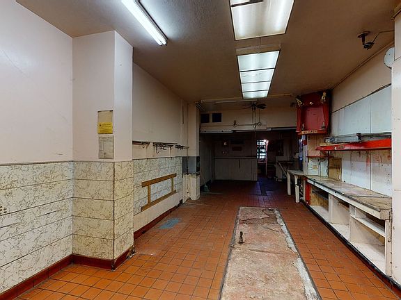 2nd image of 834 Jackson St