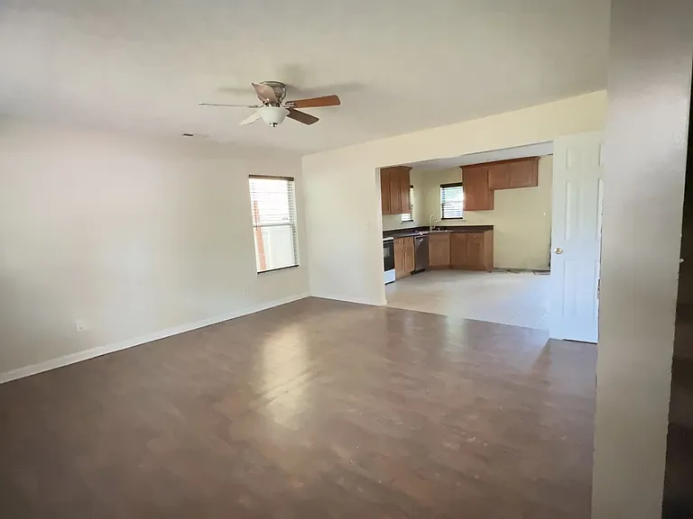 3605 Shell Rd — Photo 4