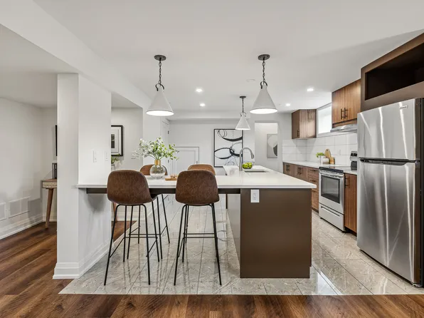 32 Warbeck Pl #B, Toronto, ON M9R 3C3