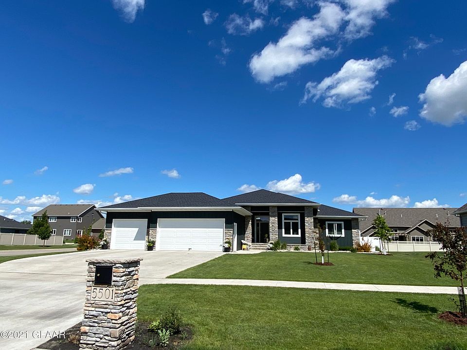 5501 Edward Cir Grand Forks Nd 58201 Mls 21 133 Zillow