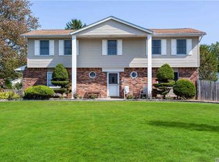 14 Markwood Ln, East Northport, NY 11731
