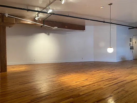 Rented by R New York | media 52