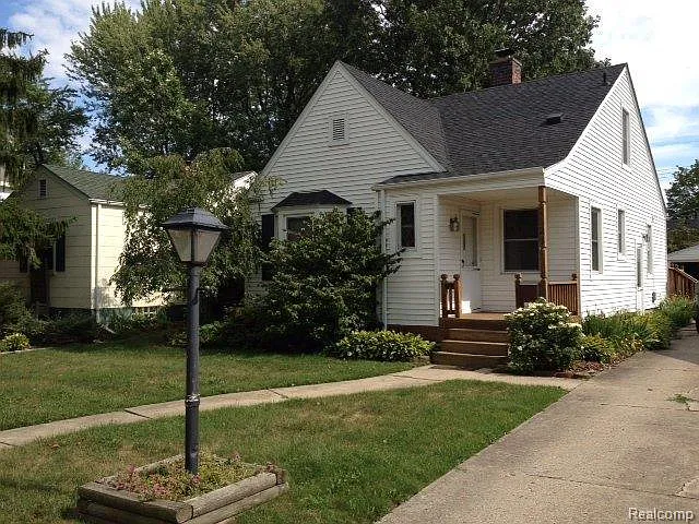 1223 Mayfield Dr photo 1