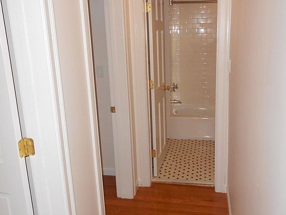 4th image of 52 Burbank St #O8