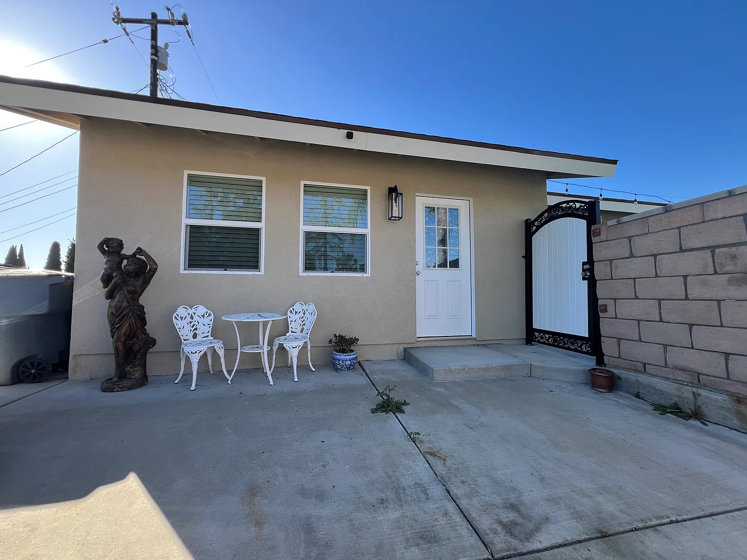 Studio, 500 sqft, $2,000 — Photo 1