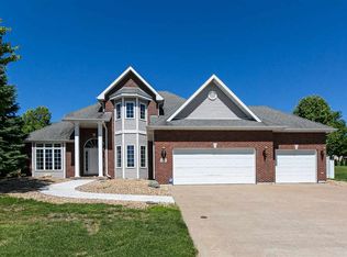 2472 Willow Brook Dr, Asbury, IA 52002