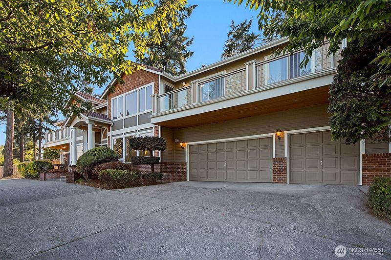 2nd image of 8338 NE Juanita Drive
