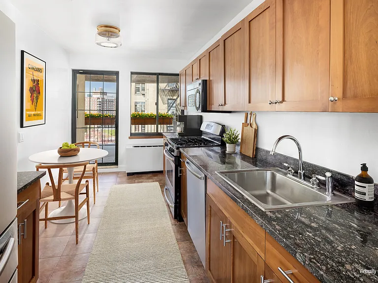 939 Union St #11 — Photo 4