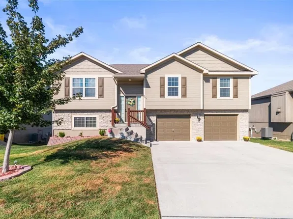 1252 NW High View Dr, Grain Valley, MO 64029
