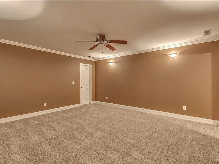 2208 Stanford Ct — Photo 17