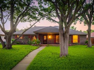 907 Meandering Way, Mesquite, TX
