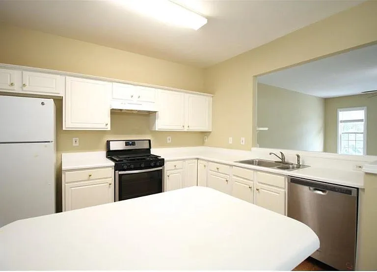 3915 Howell Park Rd — Photo 9