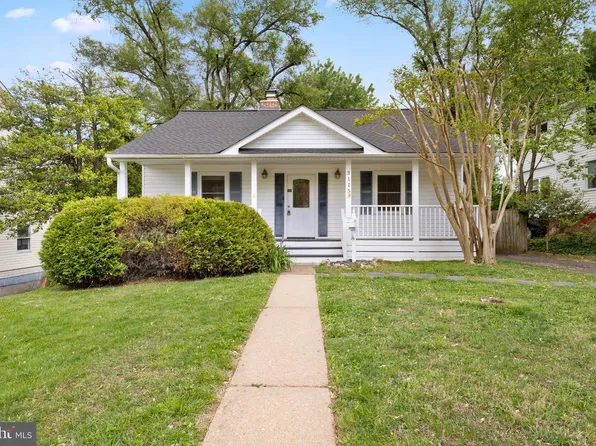 3115 Greenway Blvd, Falls Church, VA 22042