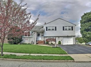 4 Standish Dr, Clifton, NJ 07013