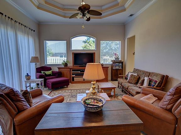 Family room 3