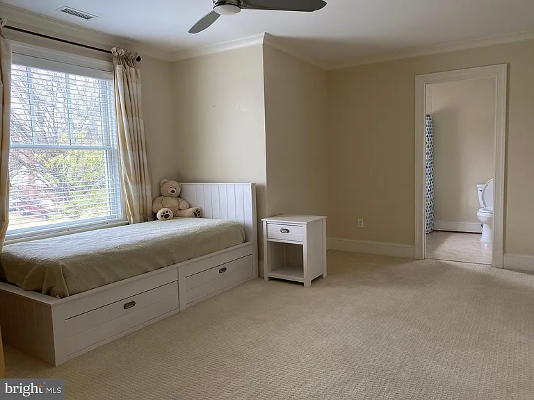 2138 Patrick Henry Dr — Photo 32
