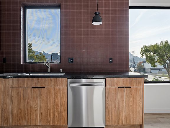 3rd image of 2721 W Avenue 33