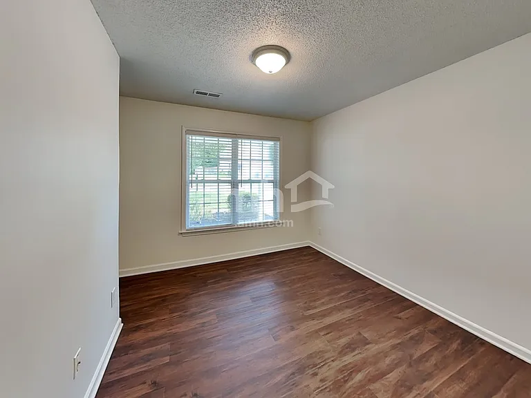 60 Falcon Ct — Photo 8