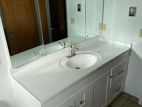 4th image of 724 Saturn Ave APT 7