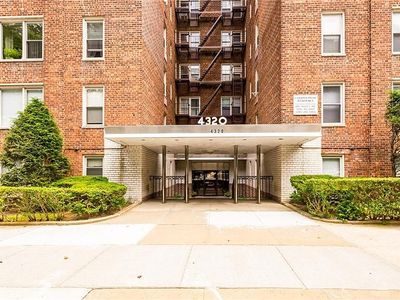 4320 Van Cortlandt Park E, Bronx, NY, 10470