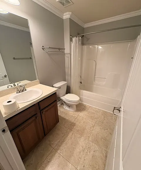 bathroom between bedrooms 2 & 3
