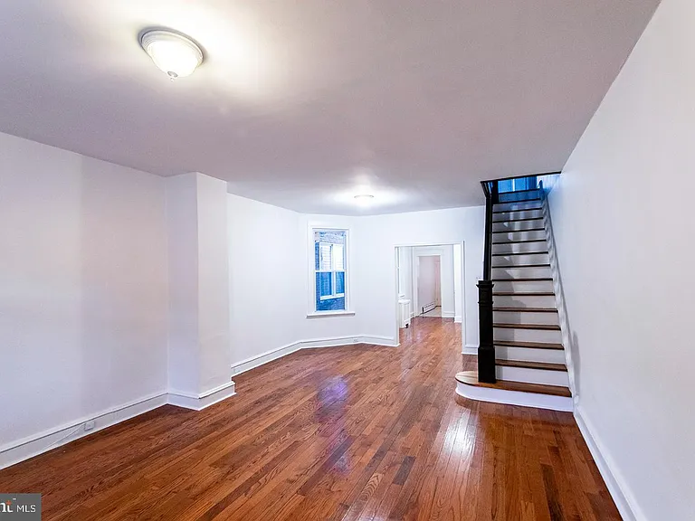 2306 E Cambria St — Photo 3