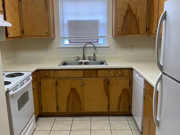 2nd image of 114 Leeswood Cir #114