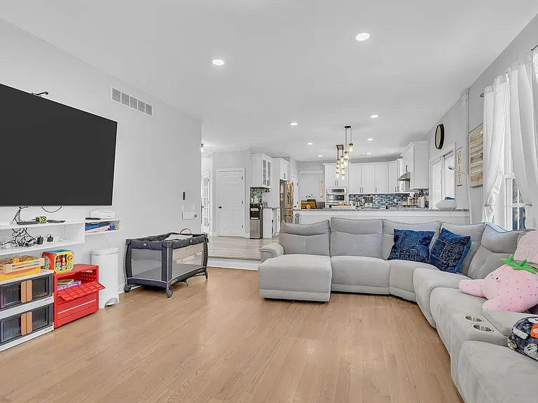 95 Erin Dr — Photo 14