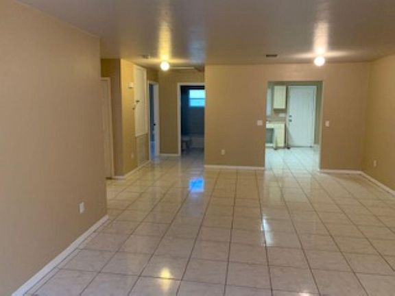 2nd image of 2901 Owen Ave #2901
