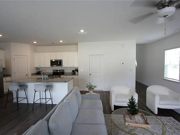 8317 Hunters Grove Rd — Photo 3
