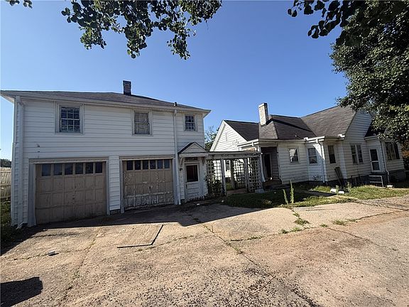 2nd image of 105 S 5th St