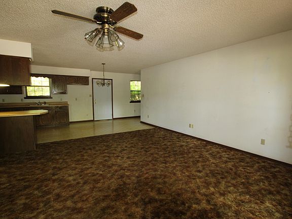 3rd image of 809 N Cumberland Ct
