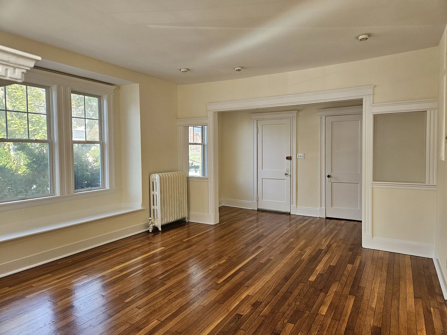 3 bed, 1200 sqft, $3,450 — Photo 2