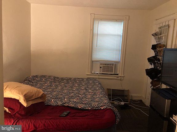 5th image of 20 Oak St