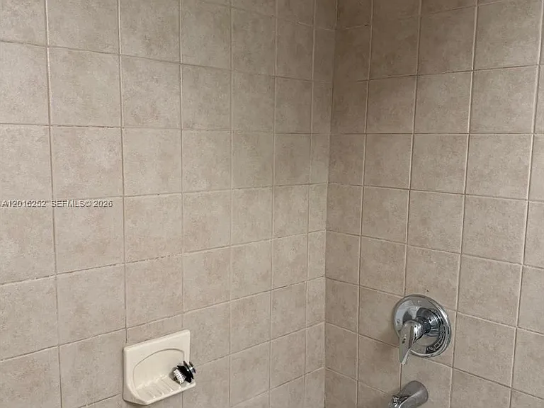 450 SW 3rd St #8 — Photo 8