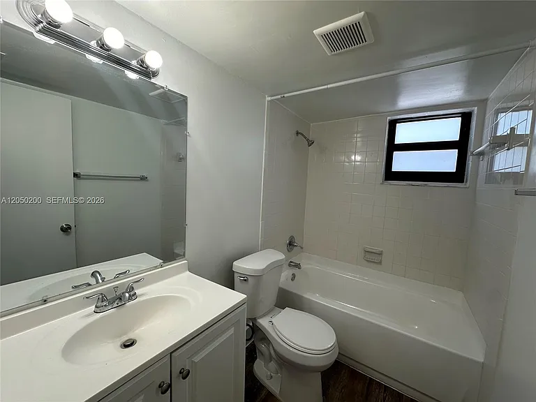 529 SW 4th St #301 — Photo 19