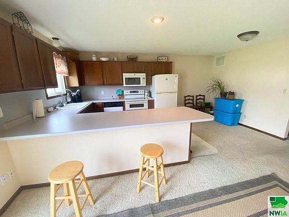 4th image of 101 1/2 Lake St