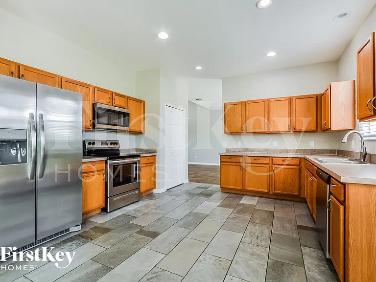 733 Wildflower Rd — Photo 4