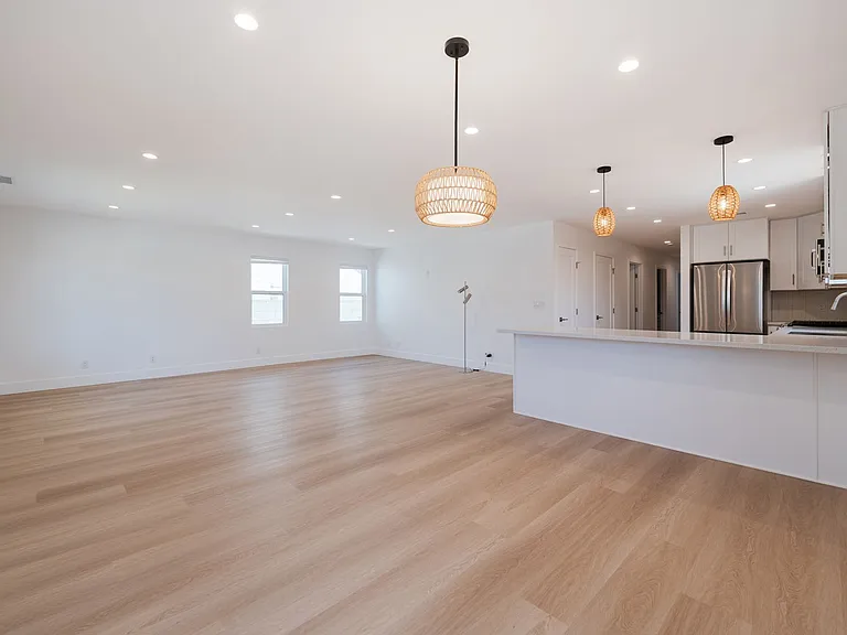1415 W 222nd St — Photo 12