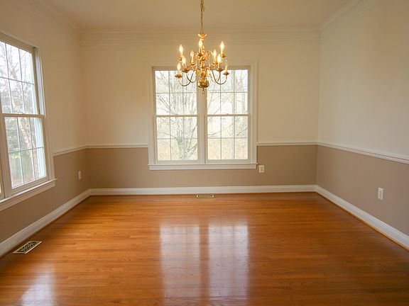 Dining room w/hardwoods