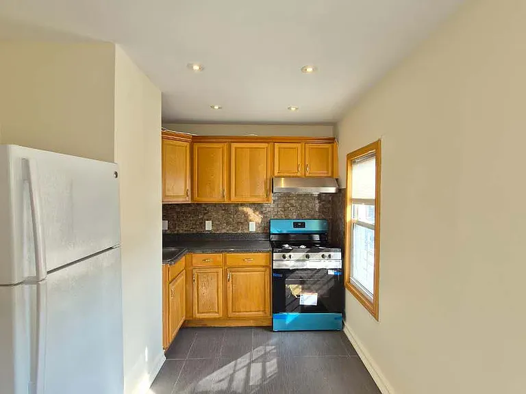 2810 Avenue R #2 — Photo 5