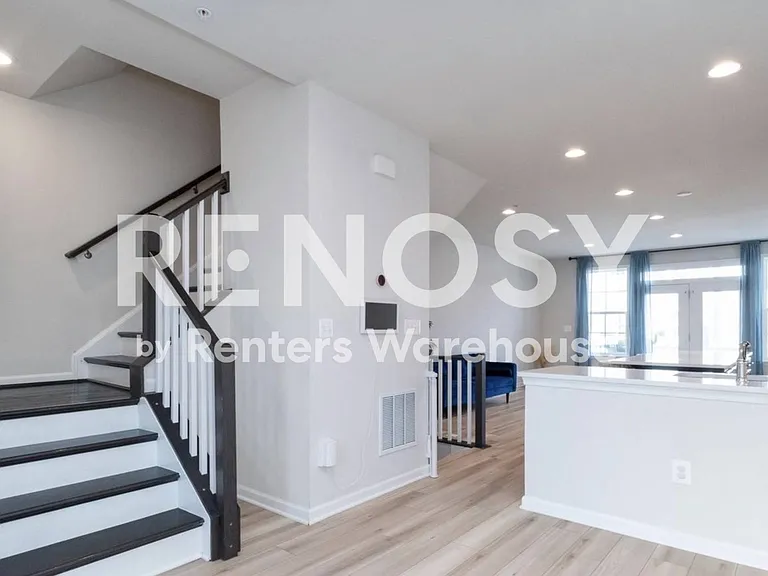 1041 Flester Ln — Photo 12